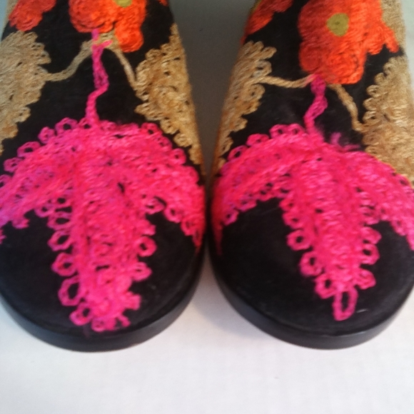 Turkish Hand Embroidered Black Boots...size 40 - Picture 5 of 11